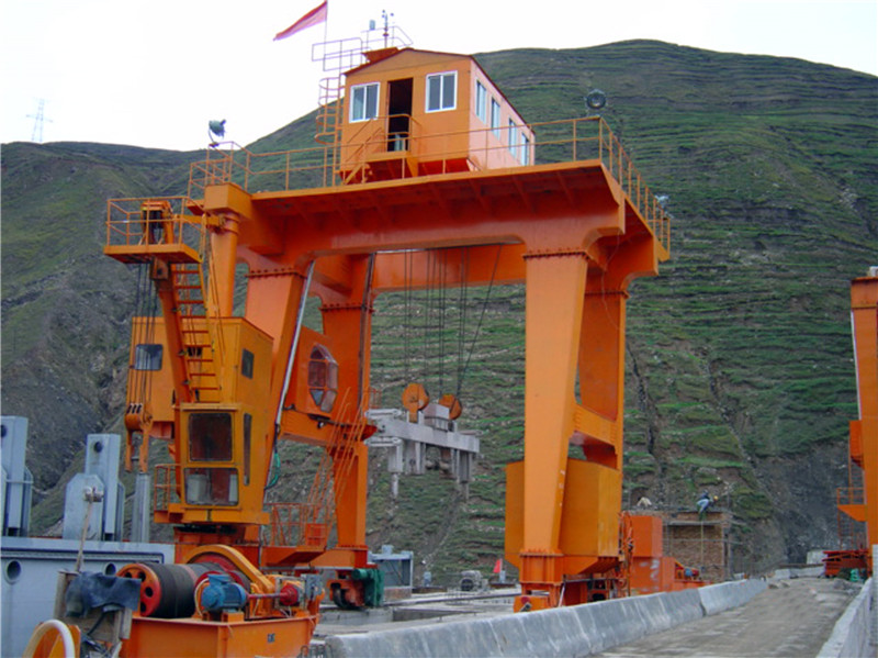 Gantry  Type Gate Hoist (7)
