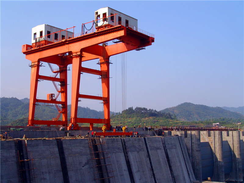 Gantry  Type Gate Hoist (9)