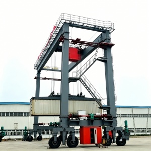 The rubber tyre container gantry crane (refered to “RTG” as below) is used to offload, stack and load 20ft and 40ft containers.
