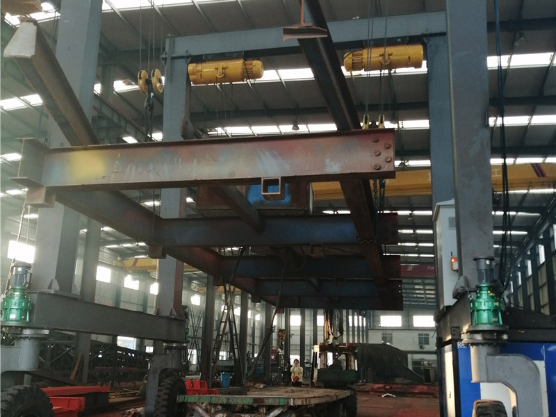 Container-Straddle-Carrier-Crane