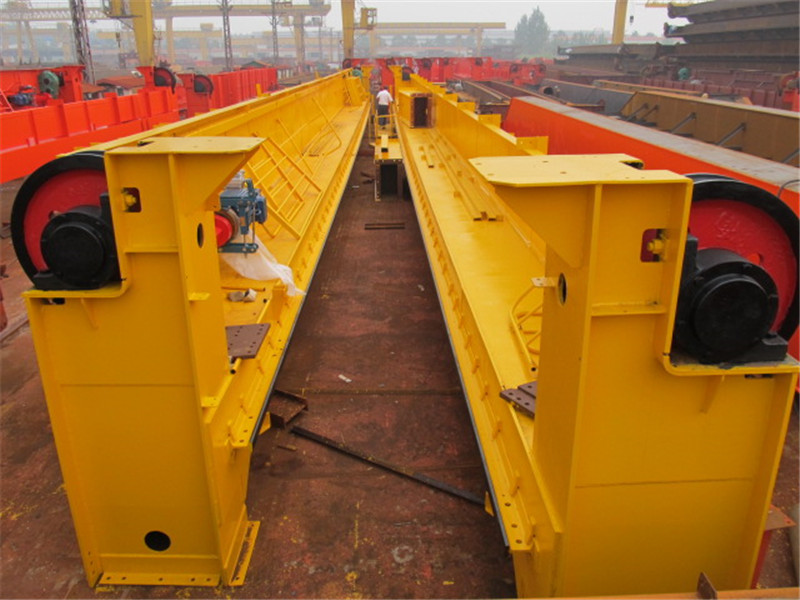 Double girder overhead crane with haning beam (paralleling with the beam)03